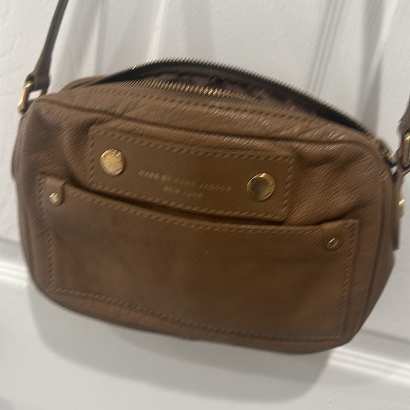 Marc Jacobs Handbags - Marc by Marc Jacob's Preppy Taupe leather traveler swing crossbody bag WOMEN'S